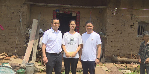 炎炎夏日，愛(ài)心涌動(dòng) — 湖北德樂(lè )電力資助貧困學(xué)生